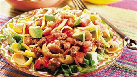 taco-salad-quick-recipe-old-el-paso image