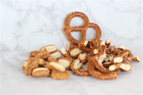easy-seasoned-pretzels-momcrieff image