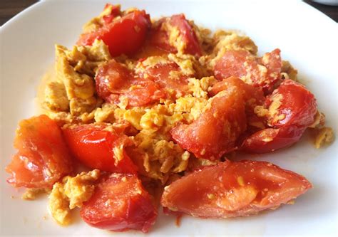 eggs-and-tomatoes-the-most-popular-home-style image