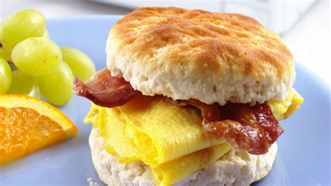 breakfast-biscuit-sandwiches-recipe-pillsburycom image