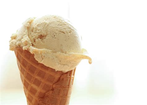 cinnamon-ice-cream-french-custard-style-barefeet image
