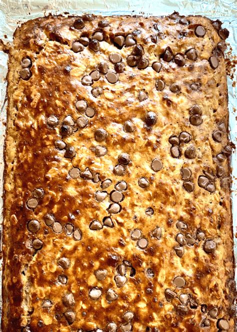 peanut-butter-chocolate-chip-oatmeal-bars-clean image
