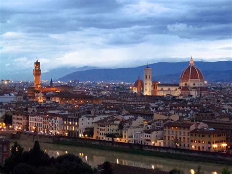 the-piazzas-of-florence-italy-tripsavvy image