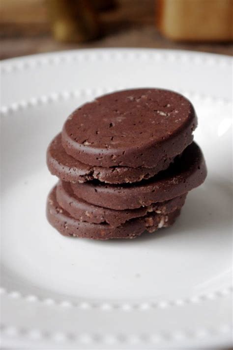 raw-protein-thin-mint-cookies-nutrition-in-the-kitch image