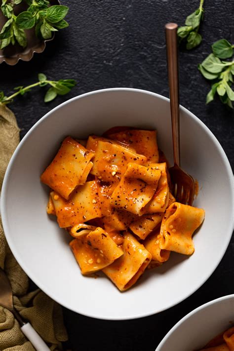 spicy-roasted-red-pepper-pasta-simple-healthy image