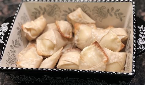 sweet-cream-cheese-wontons-easy-chinese-appetizer image