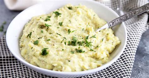 smooth-and-creamy-garlic-parsley-mashed-potatoes image