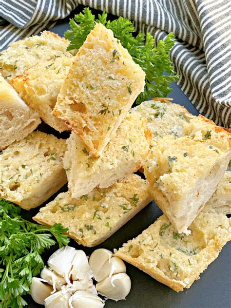 air-fryer-garlic-bread-foodtastic-mom image