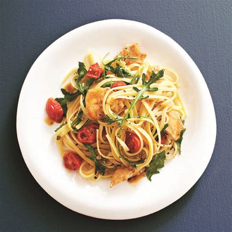garlicky-chicken-pasta-recipe-chatelainecom image