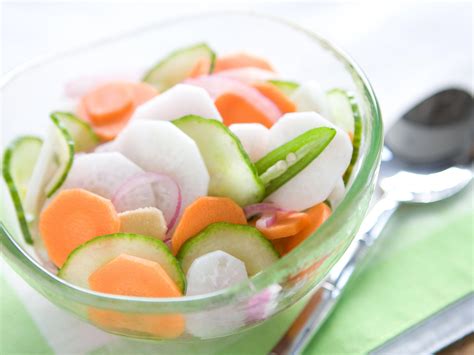 recipe-vietnamese-quick-pickled-vegetables-whole image