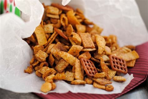 trash-snack-mix-thats-some-good-cookin image