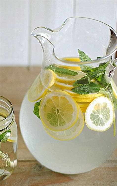 lemon-water-with-fresh-mint-eat-yourself-skinny image
