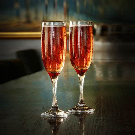kir-and-kir-royale-cocktail-diffords-guide image