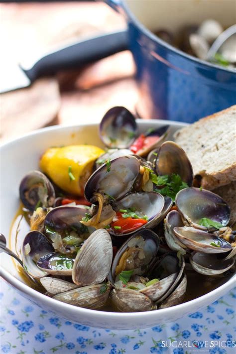 steamed-clams-in-tomato-wine-sauce-sugarlovespices image