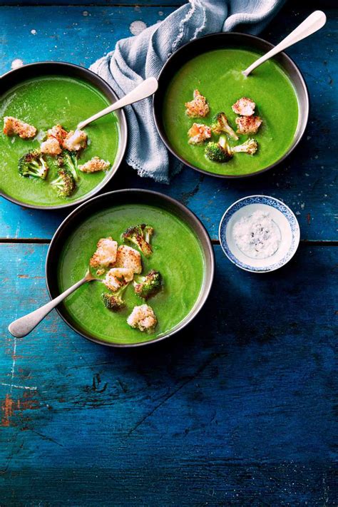 broccoli-spinach-soup-with-parmesan-croutons image