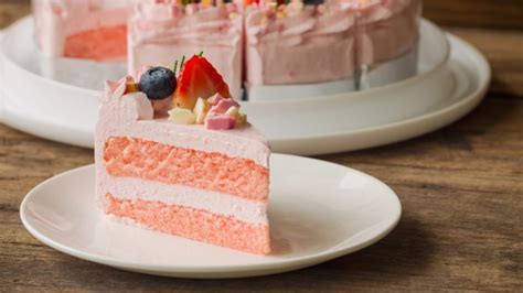 this-is-the-secret-to-making-bakery-worthy-layer-cake-at image