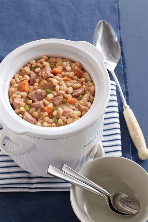 slow-cooker-white-bean-and-kielbasa-chili-canadian image