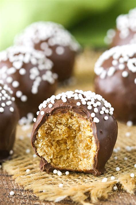 no-bake-baileys-irish-cream-cookie-balls image
