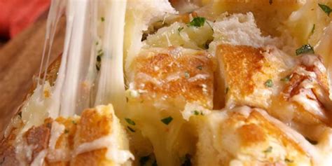 cheesy-garlic-pull-apart-bread-recipe-best-pull-apart image