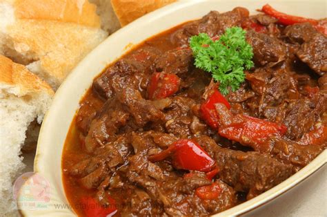 slow-cooker-beef-goulash-stay-at-home-mum image