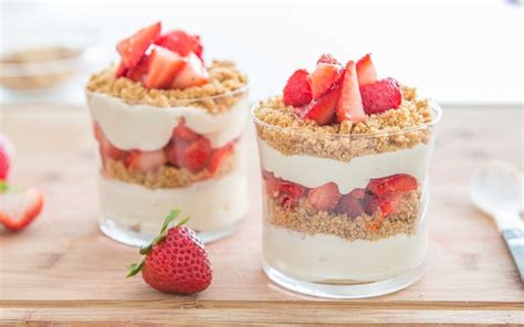 strawberry-cheesecake-parfait-no-bake-fifteen-spatulas image