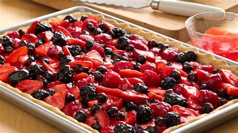 fresh-berry-slab-pie-recipe-pillsburycom image