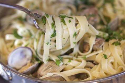 linguine-with-fresh-clam-sauce-recipe-staying-close image