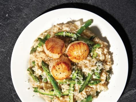 pan-seared-scallops-and-asparagus-risotto-recipe-hy-vee image