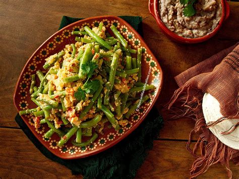 easy-mexican-green-beans-with-eggs-ejotes-con image
