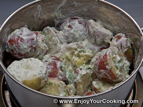 boiled-potato-with-sour-cream-and-garlic image