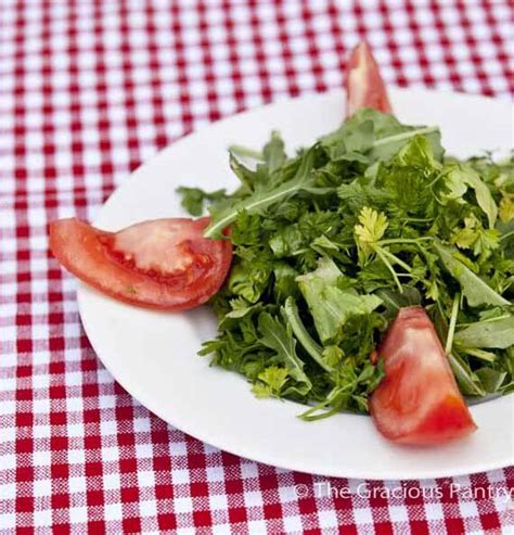 healthy-mesclun-salad-with-balsamic-dressing-the image