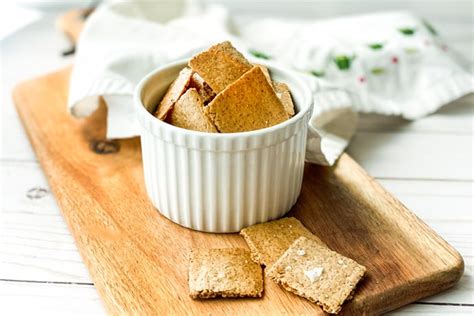 homemade-crackers-a-healthy-oat-cracker-recipe-31 image