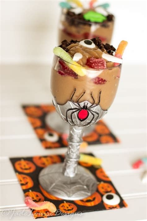easy-halloween-desserts-spooky-pudding-cup-trifle image