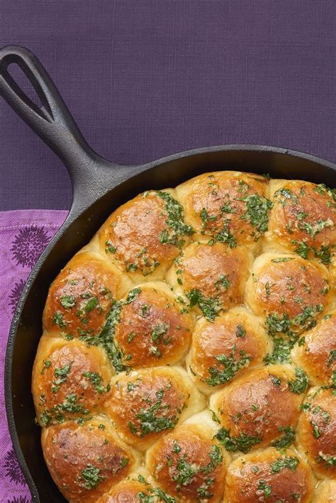 best-skillet-dinner-rolls-with-garlic-herb-butter image