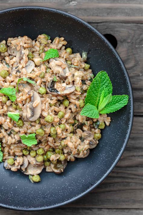 one-pan-farro-recipe-with-mushrooms-and-peas-the image