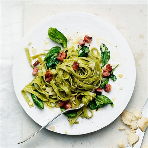 spinach-fettuccine-pasta-carbonara-food-wine image