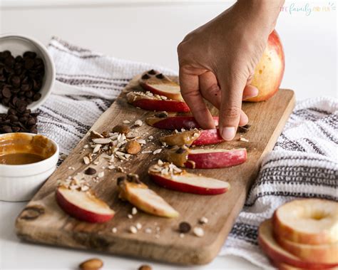 apple-slices-with-peanut-butter-dip-easy-and-healthy image