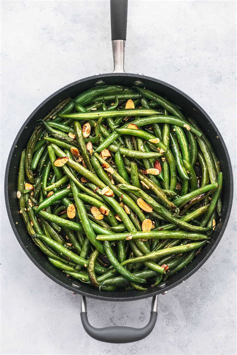 sauteed-green-beans-with-garlic-and-almonds-creme image
