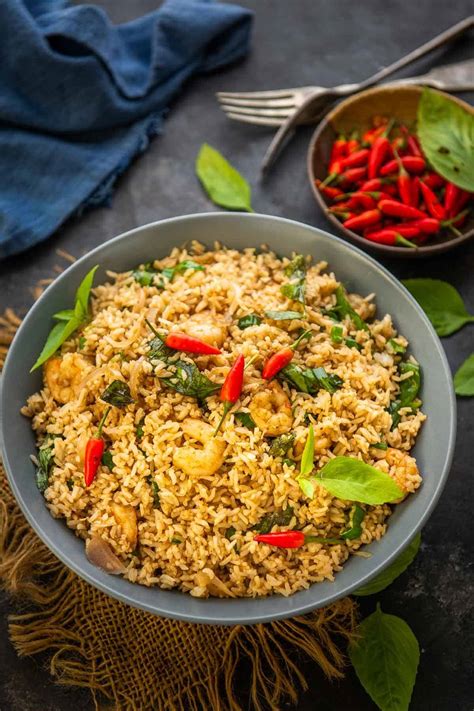 authentic-thai-fried-rice-recipe-khao-pad-whiskaffair image