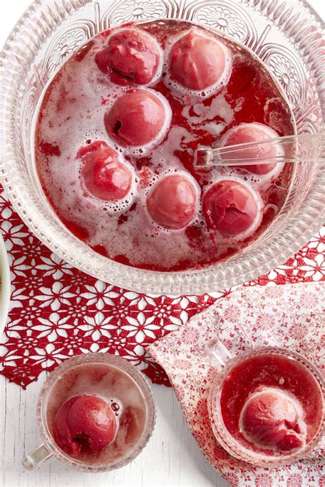best-holiday-punch-recipe-how-to-make-sherbet-holiday-punch image