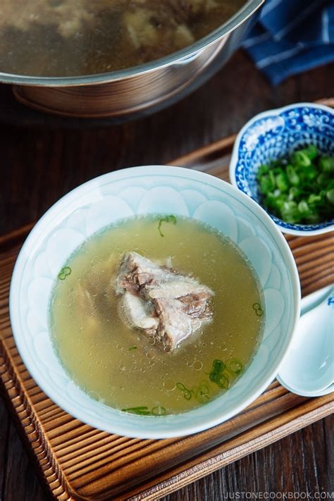 pressure-cooker-oxtail-broth-牛テールスープ-圧力鍋 image