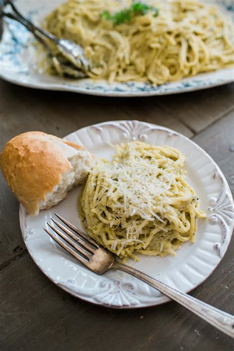 espagueti-verde-green-spaghetti-with-poblano-cream image