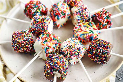 chocolate-covered-marshmallow-pops-recipe-foodal image