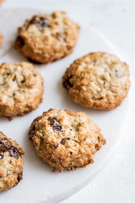 chocolate-chunk-tahini-oatmeal-cookies-choosing image