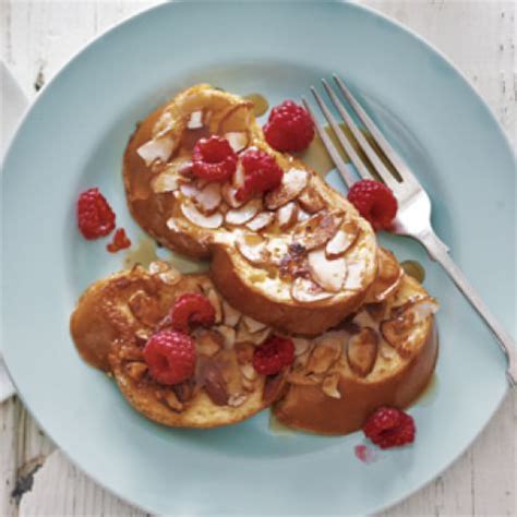 almond-crusted-french-toast-with-berries-williams image