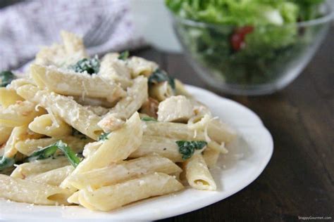 chicken-spinach-alfredo-pasta-snappy-gourmet image