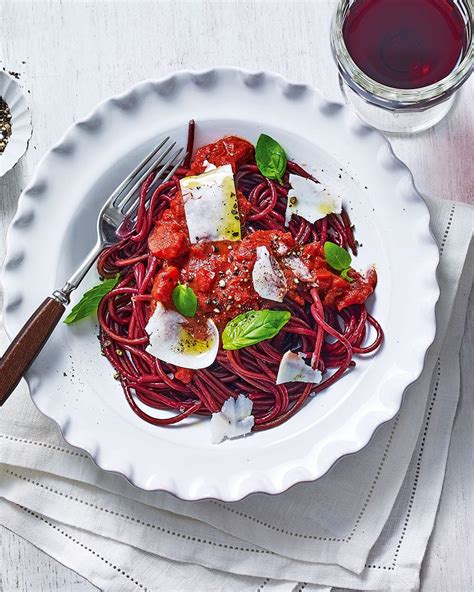 red-wine-spaghetti-with-tomato-and-goats-cheese image
