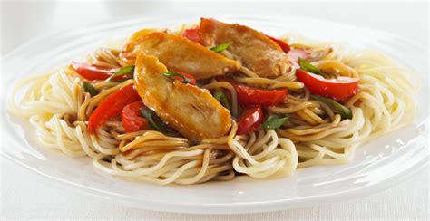 vermicelli-with-chicken-in-peanut-sauce-catelli-pasta image