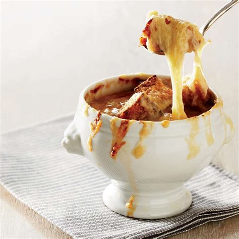 french-canadian-onion-soup-recipe-hugue-dufour image