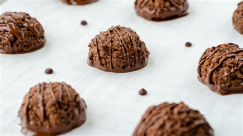 chocolate-almond-macaroons image